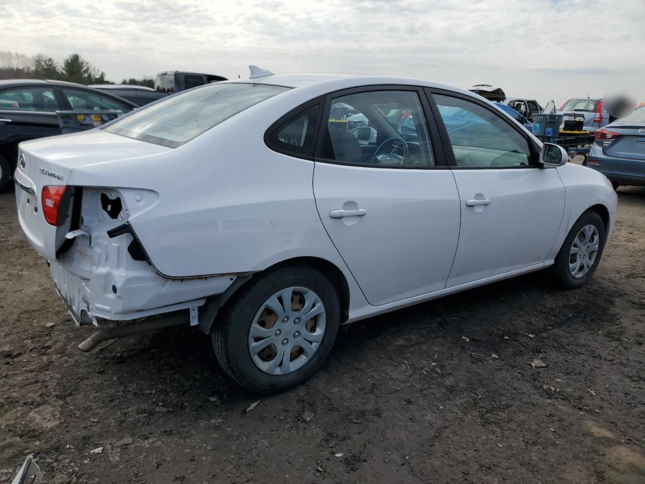 2010 Hyundai Elantra - Image 3