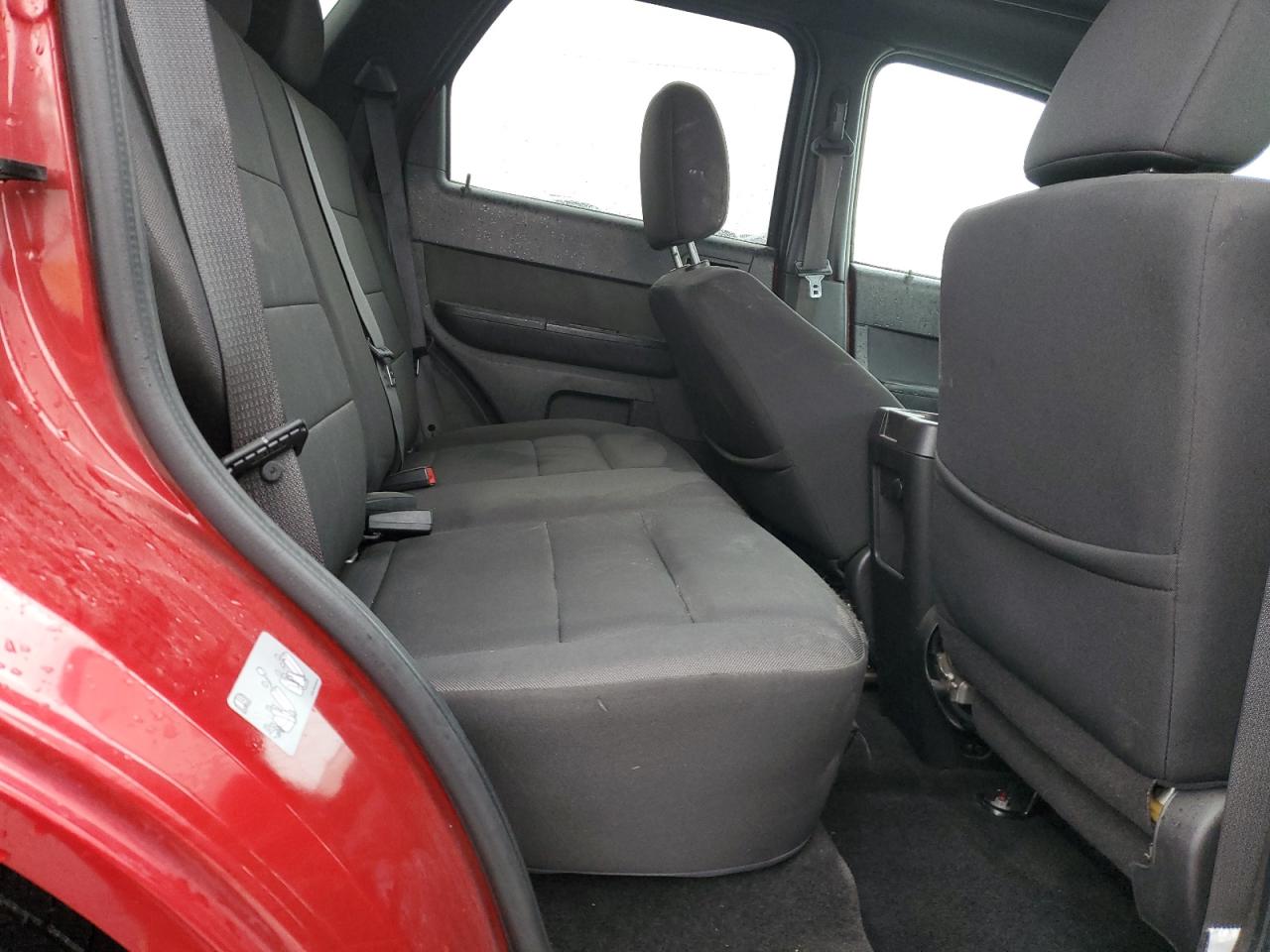 2010 Ford Escape - Image 11