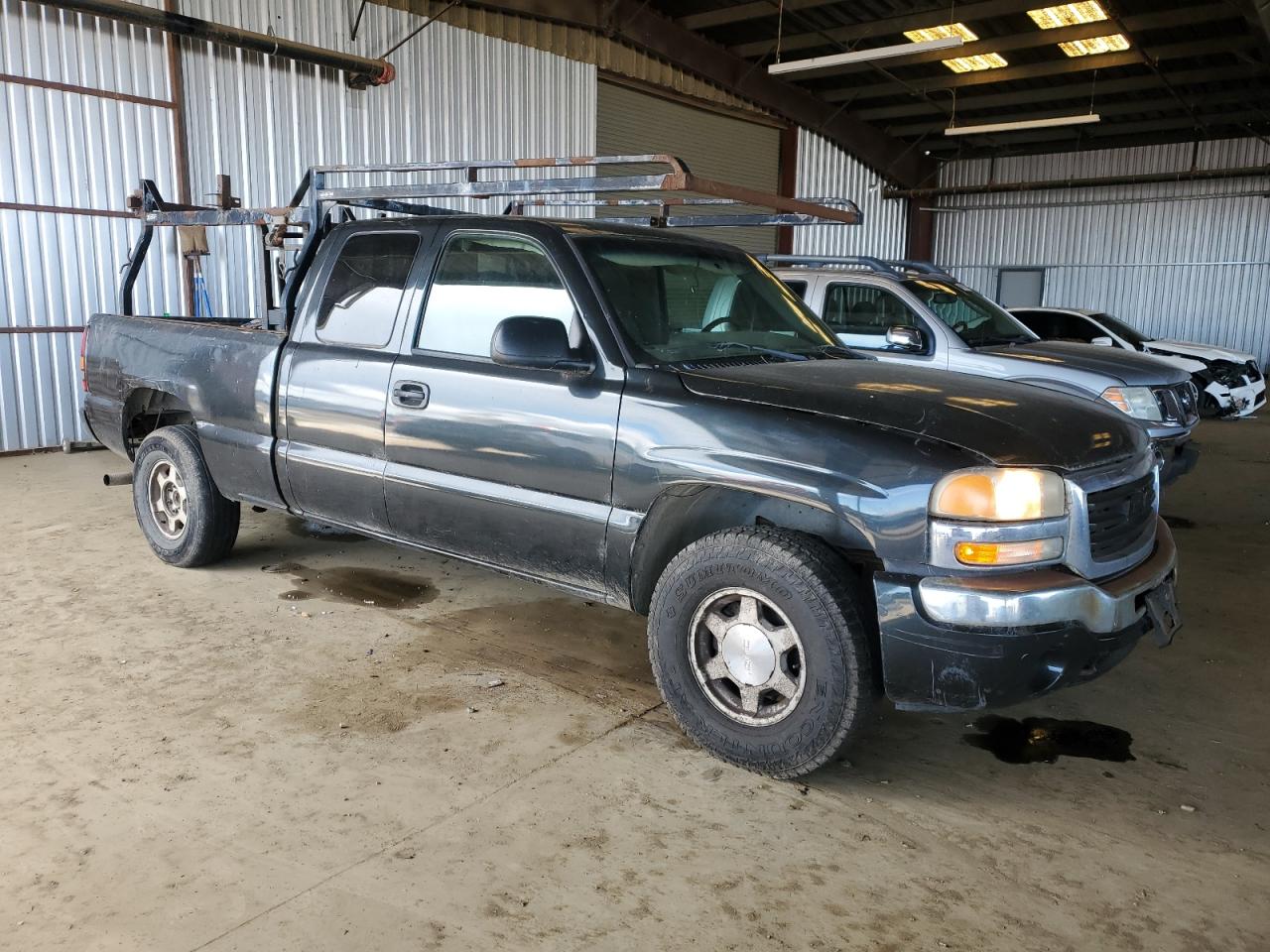 2004 GMC Sierra - Image 4