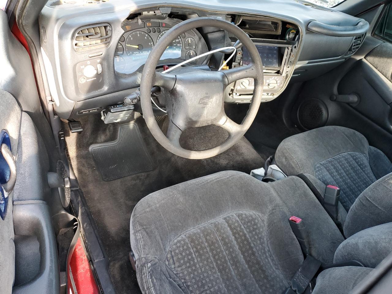 2001 Chevrolet S-10 Pickup - Image 8