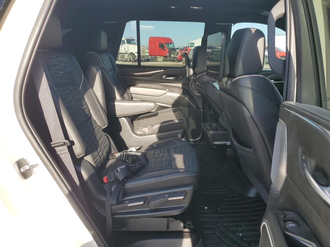 2021 Cadillac Escalade - Image 11