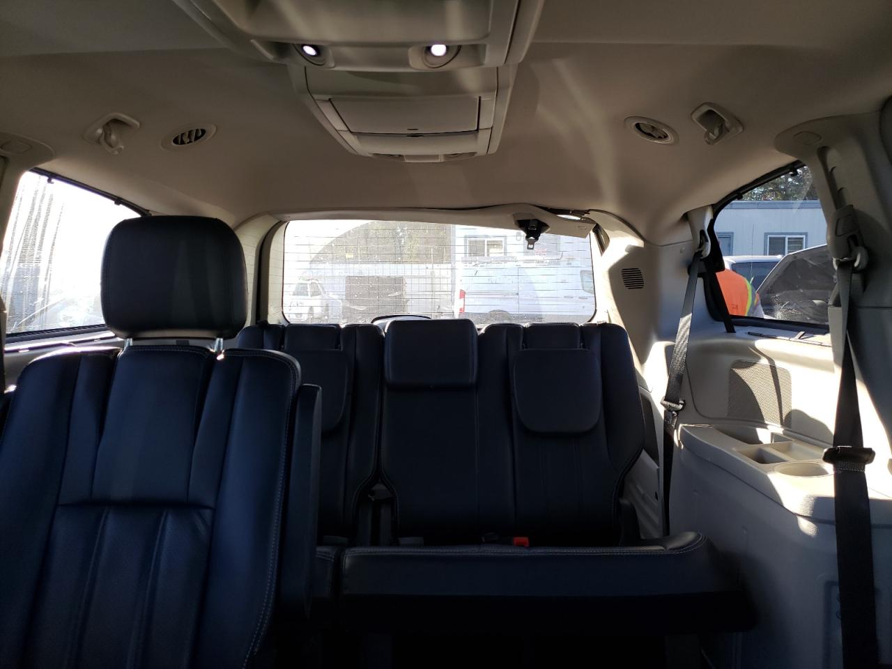 2013 Chrysler Town & Country - Image 10