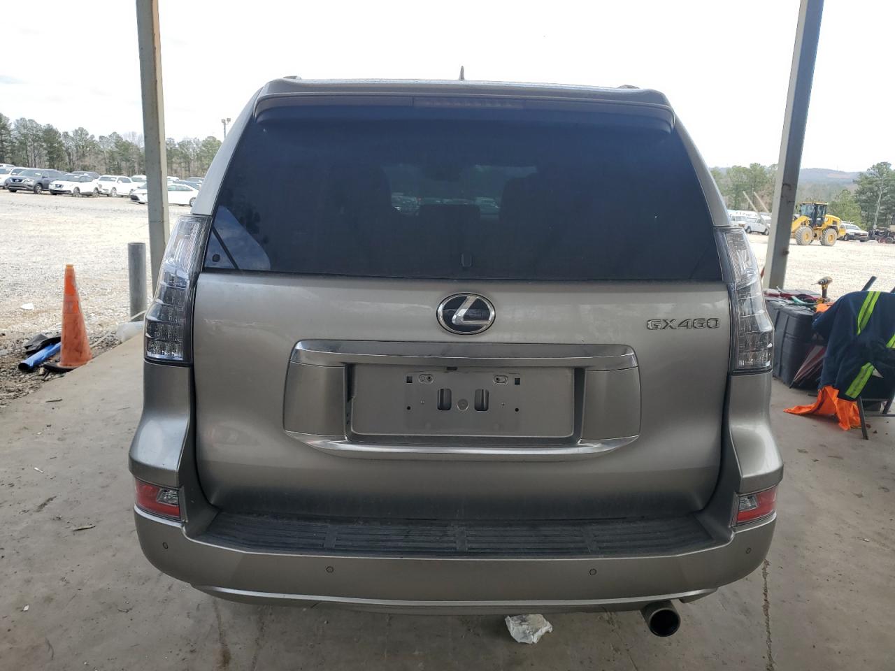 2022 Lexus GX - Image 6