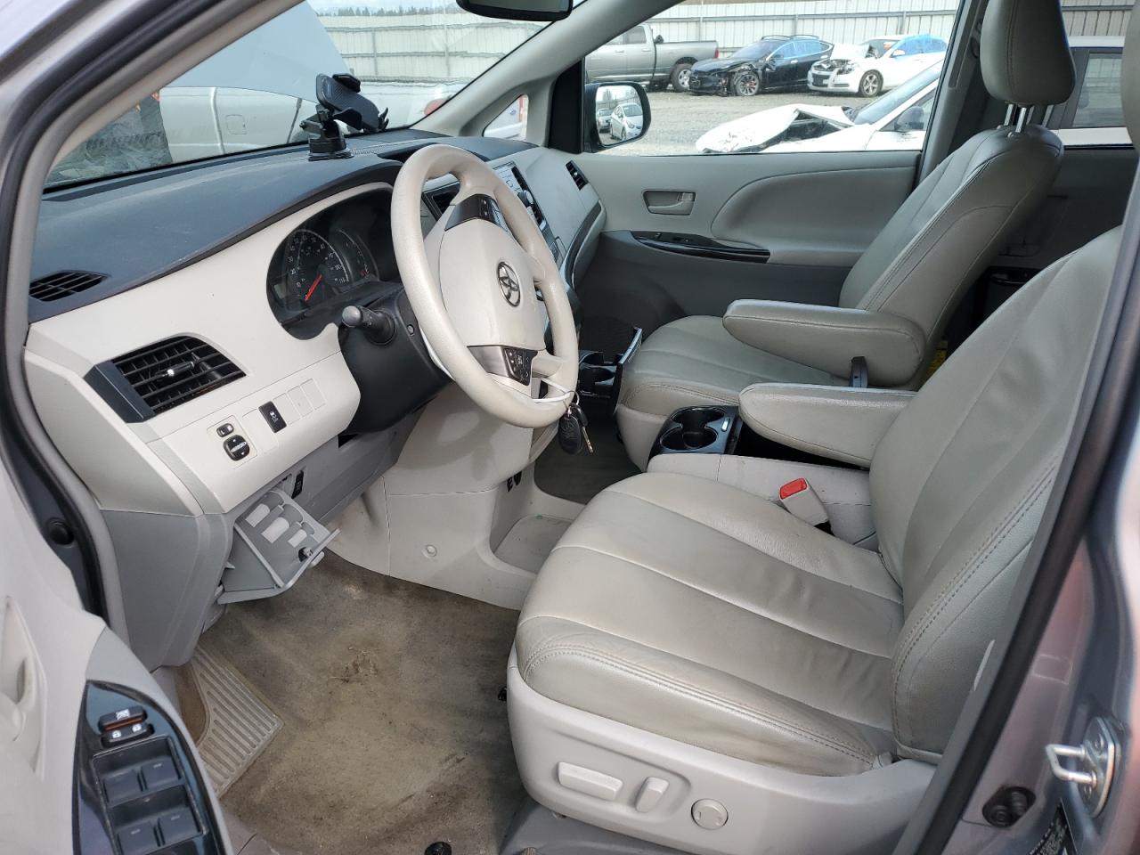 2013 Toyota Sienna - Image 7