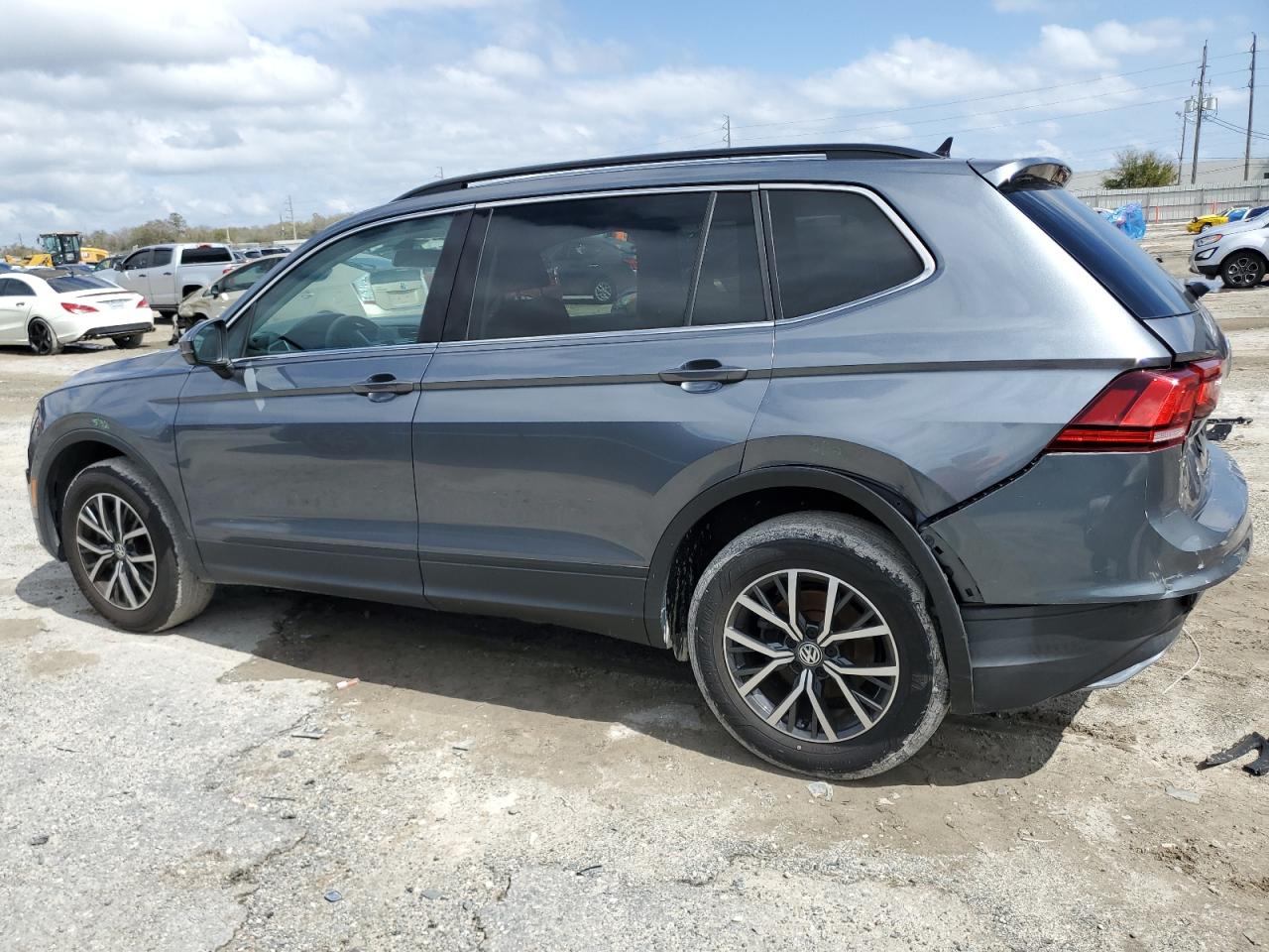 2019 Volkswagen Tiguan - Image 2