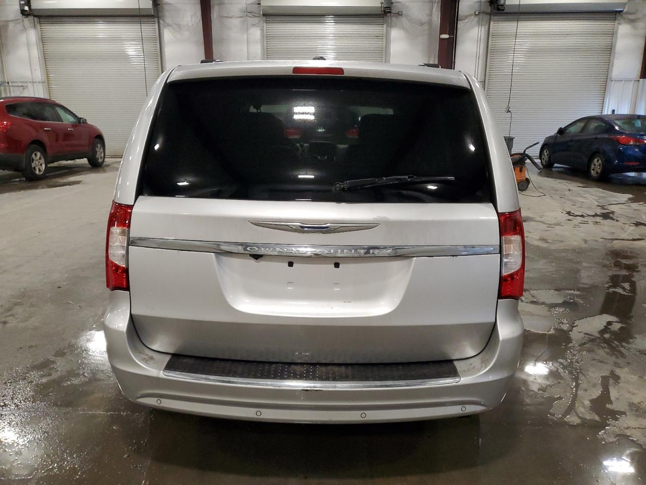 2012 Chrysler Town & Country - Image 6
