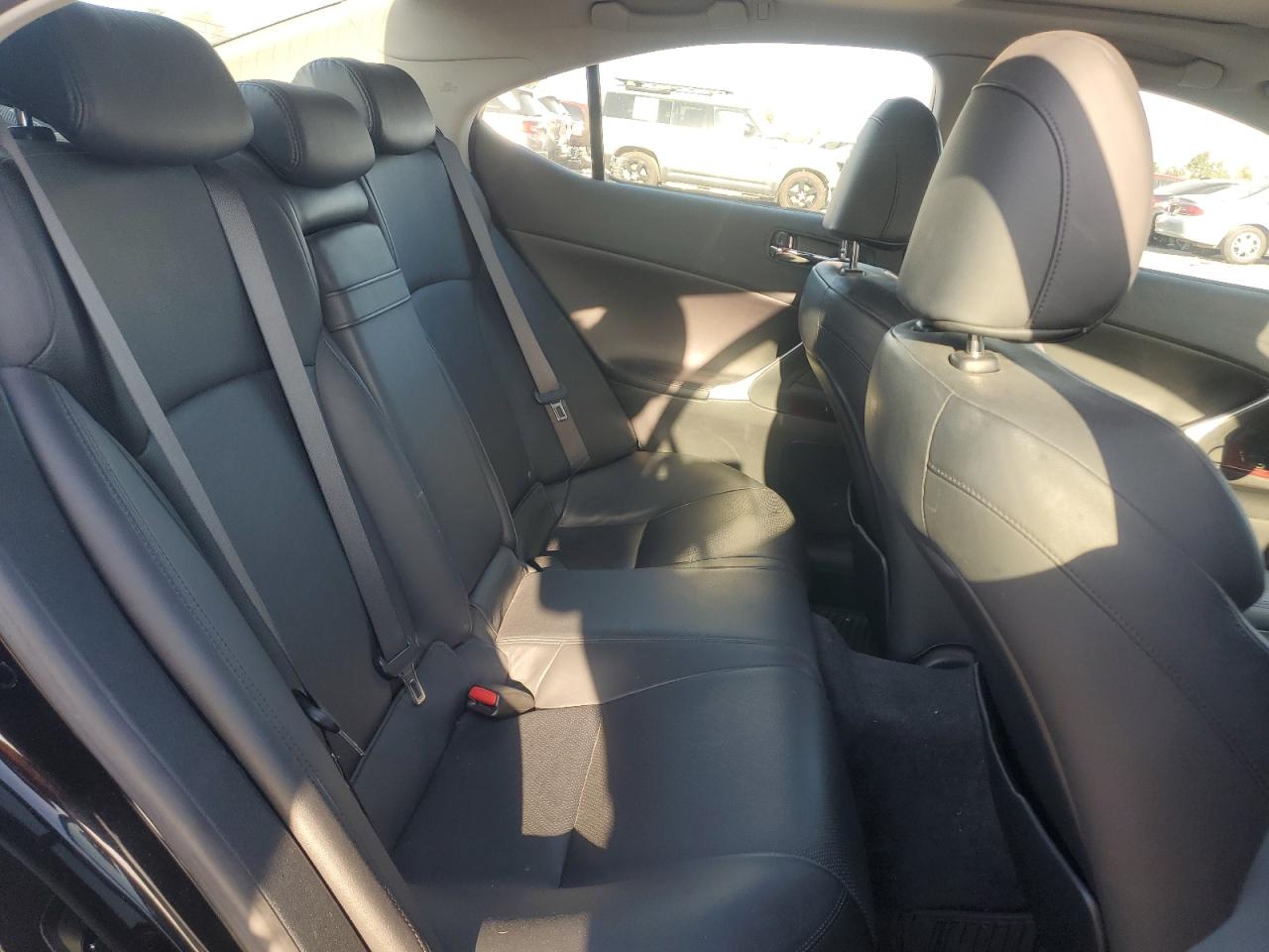 2007 Lexus IS - Image 10