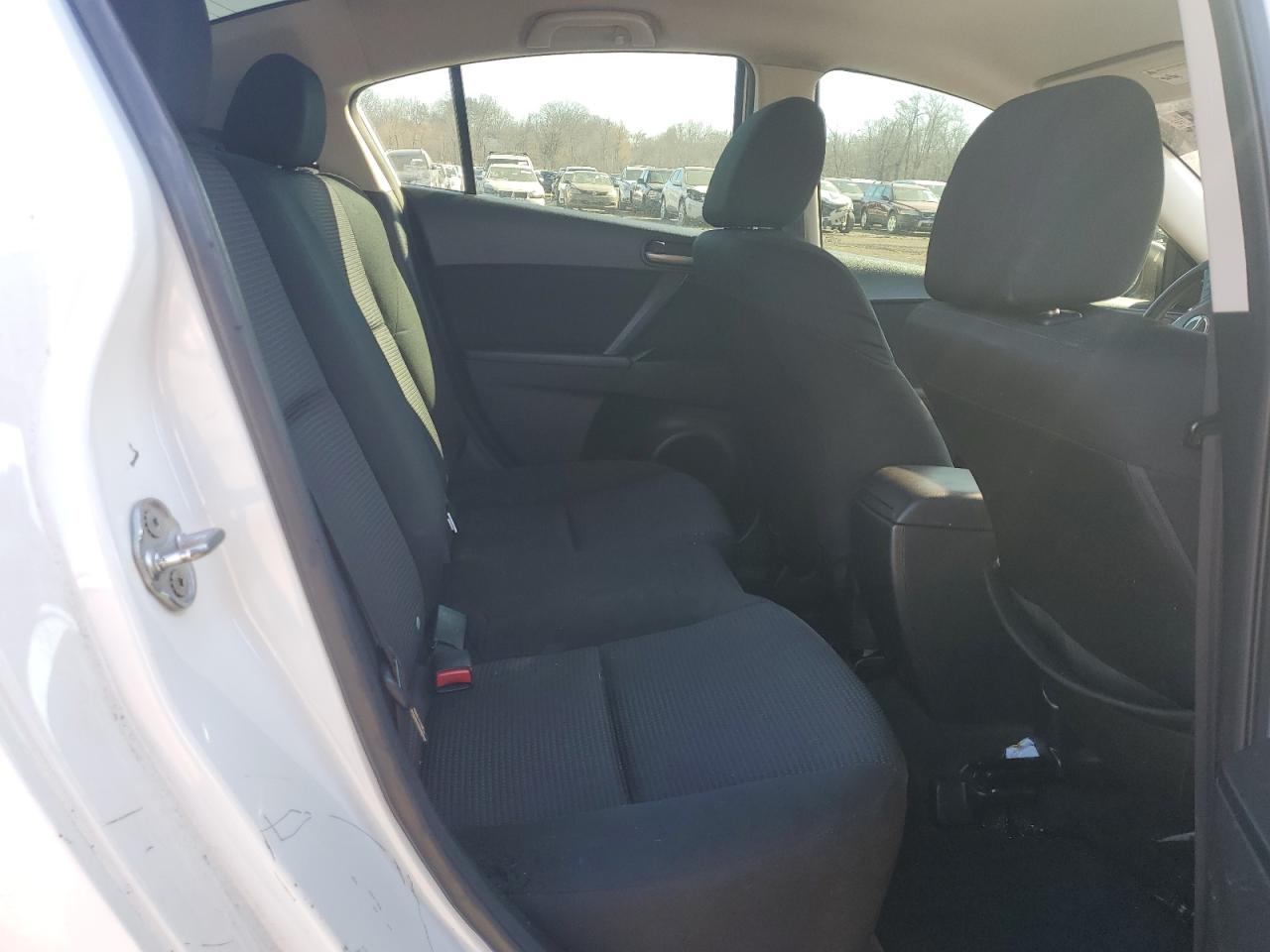 2013 Mazda 3 - Image 10