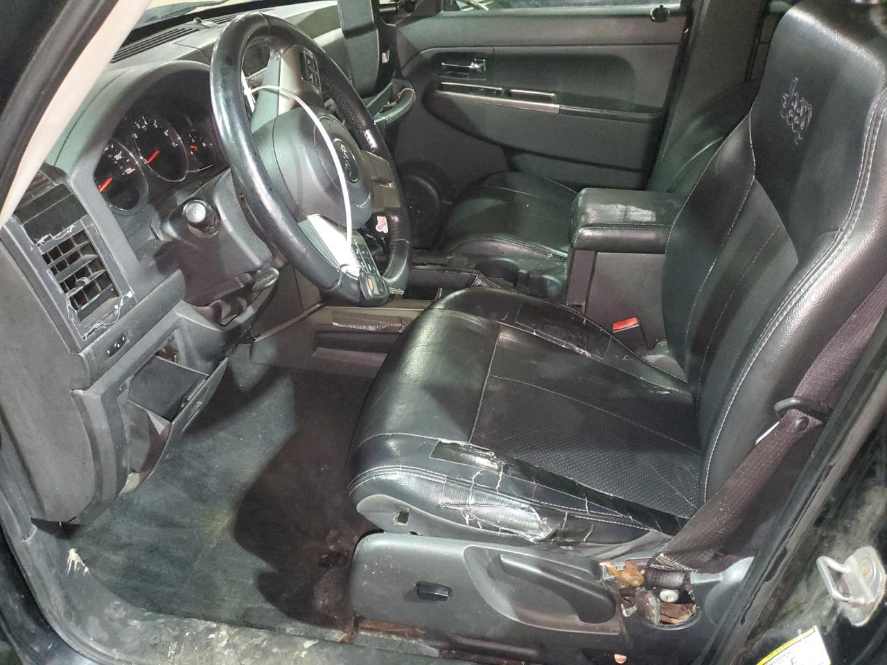 2012 Jeep Liberty (North America) - Image 7