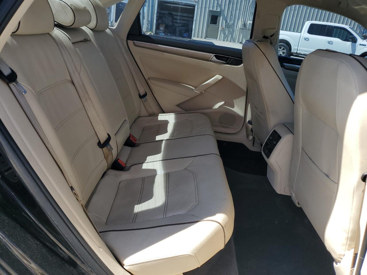 2016 Volkswagen Passat - Image 10