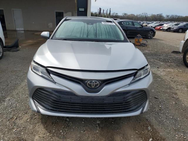 TOYOTA CAMRY 2018 Srebrny