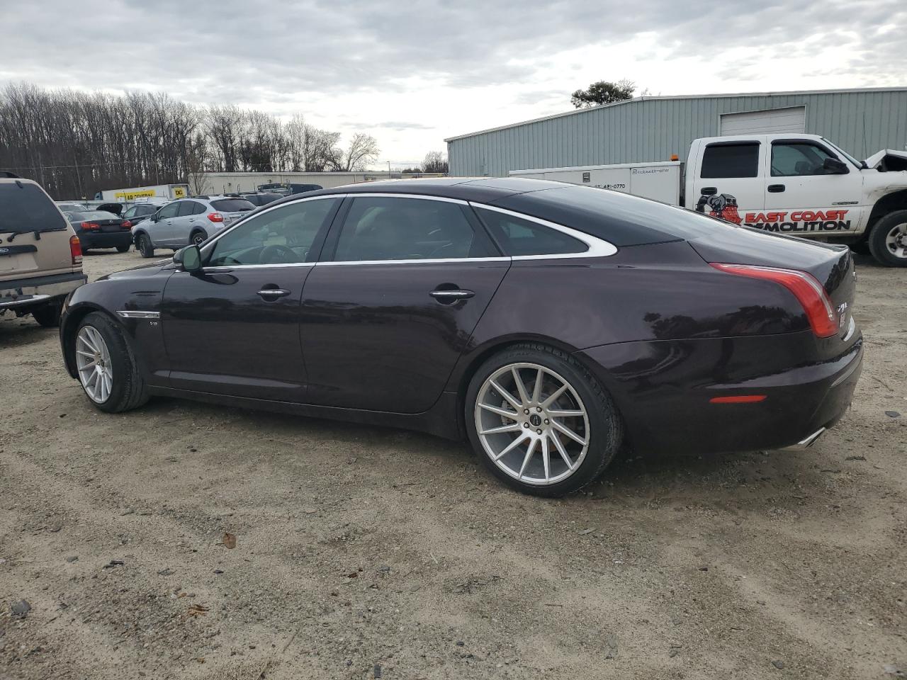 2011 Jaguar XJ - Image 2