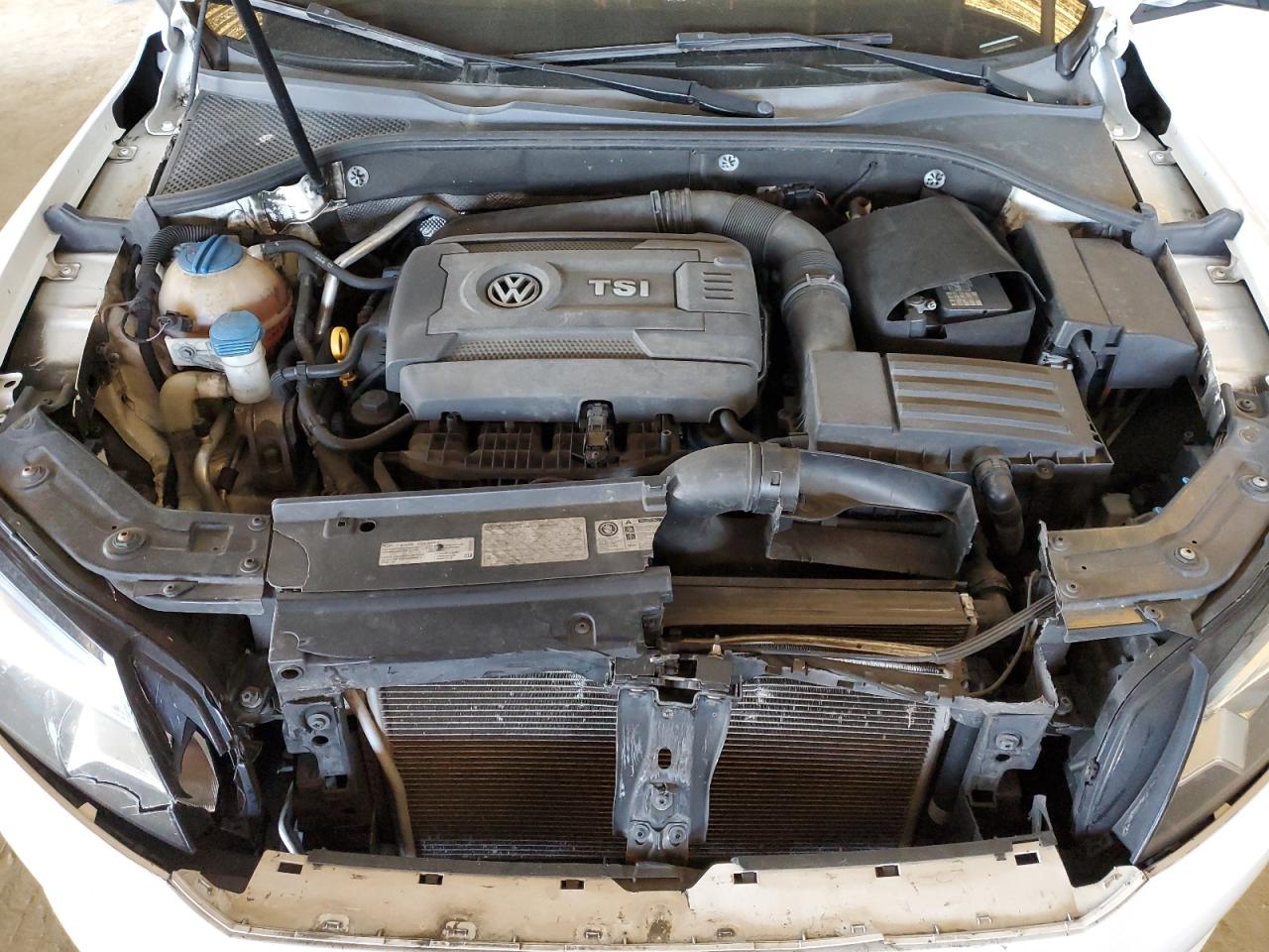 2015 Volkswagen Passat - Image 11