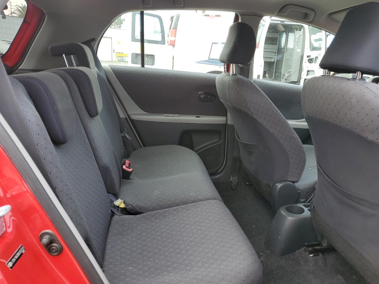 2010 Toyota Yaris - Image 10