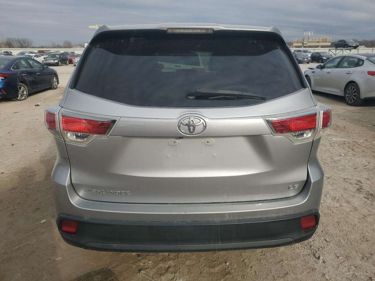 2015 Toyota Highlander - Image 6