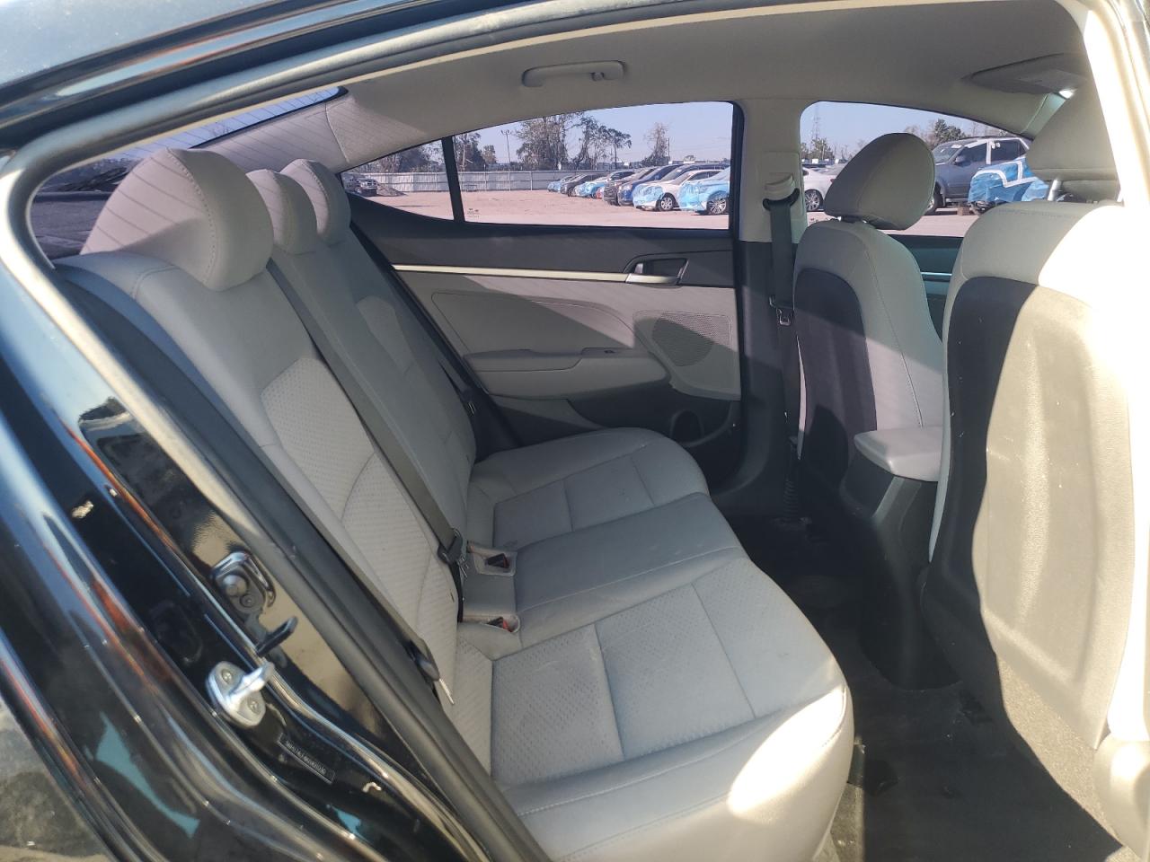 2019 Hyundai Elantra - Image 10