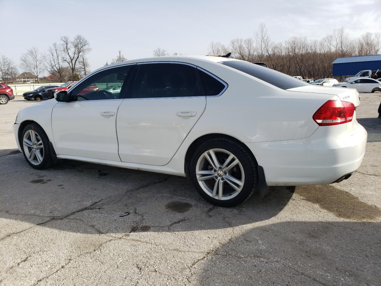 2014 Volkswagen Passat - Image 2