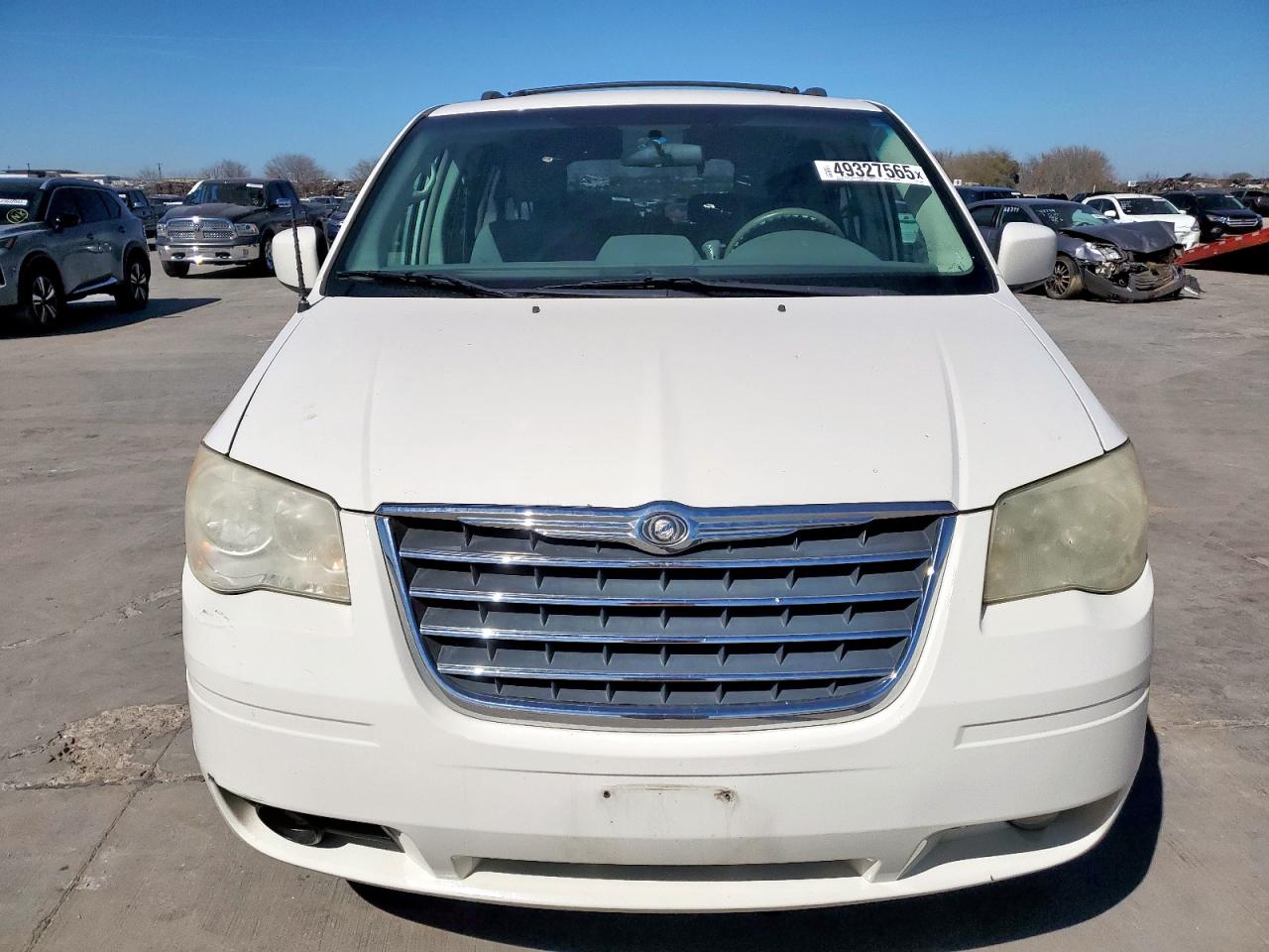 2010 Chrysler Town & Country - Image 5