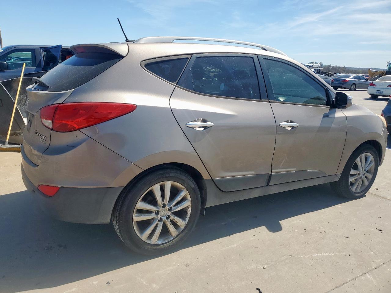 2012 Hyundai Tucson - Image 3