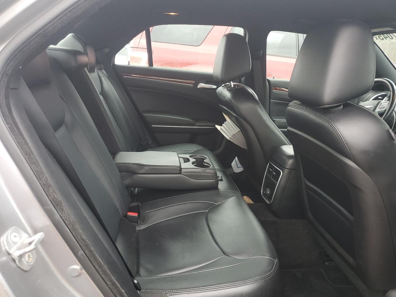 2014 Chrysler 300 - Image 10