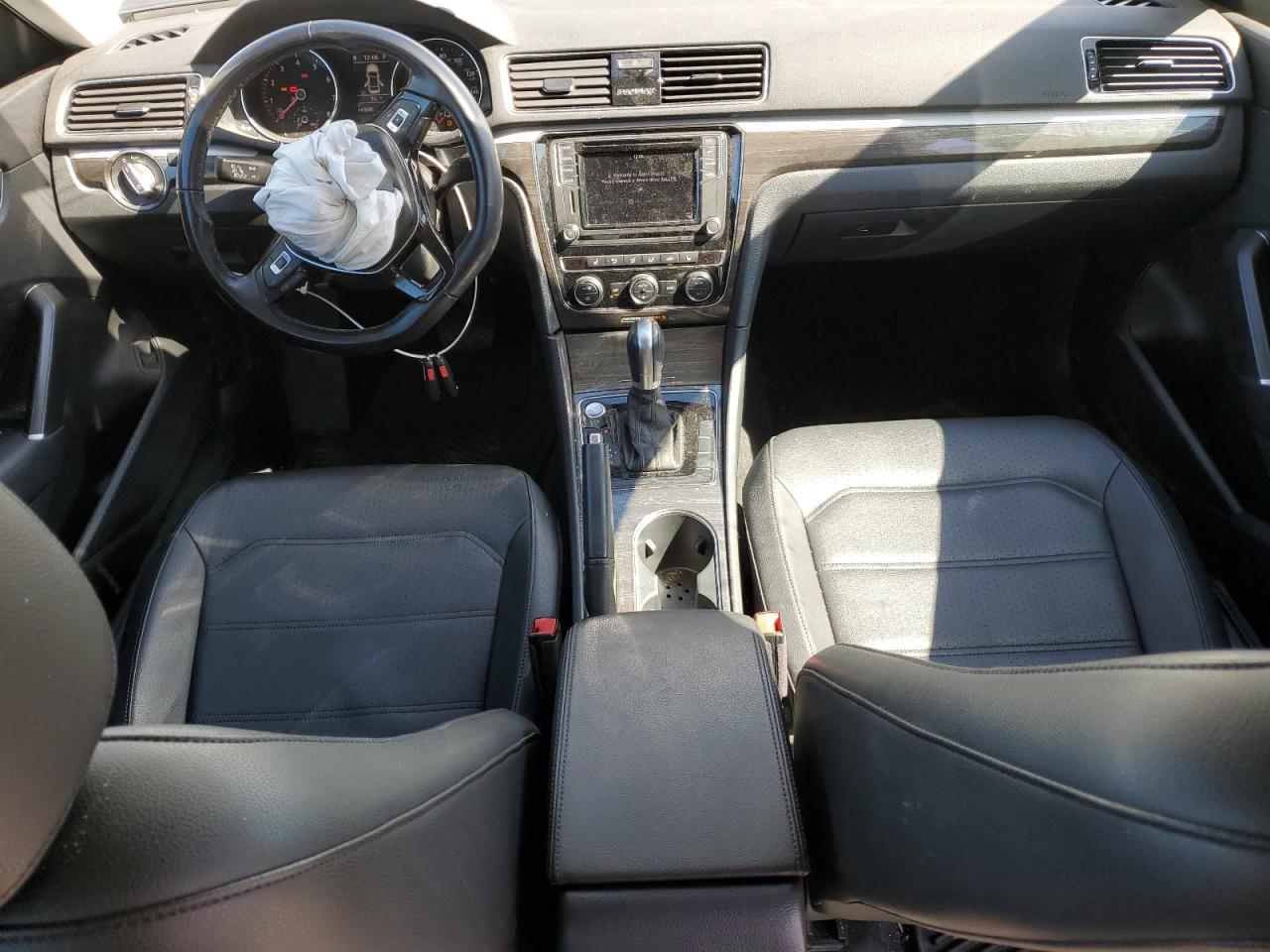 2018 Volkswagen Passat - Image 8