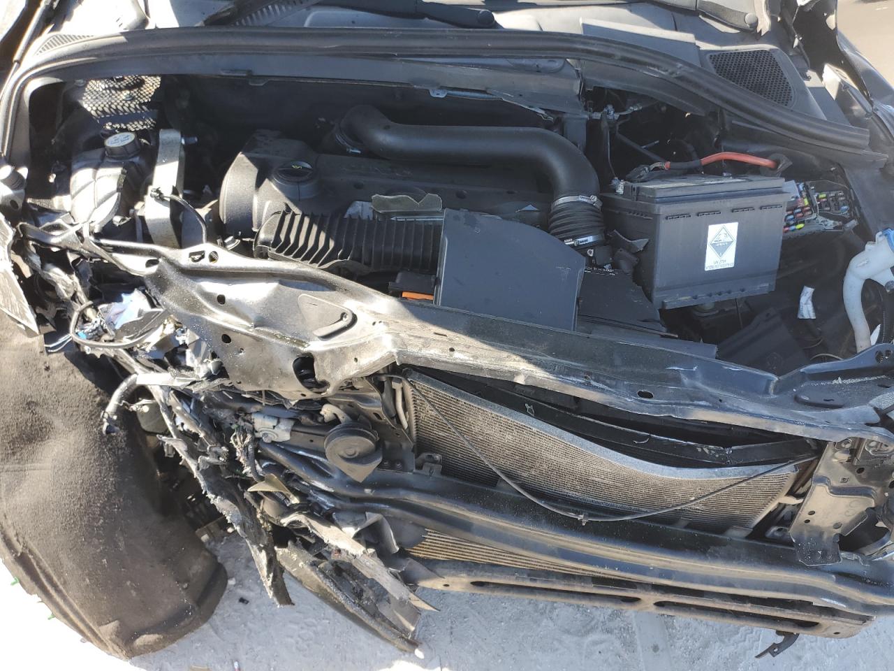 2015 Volvo XC60 - Image 14