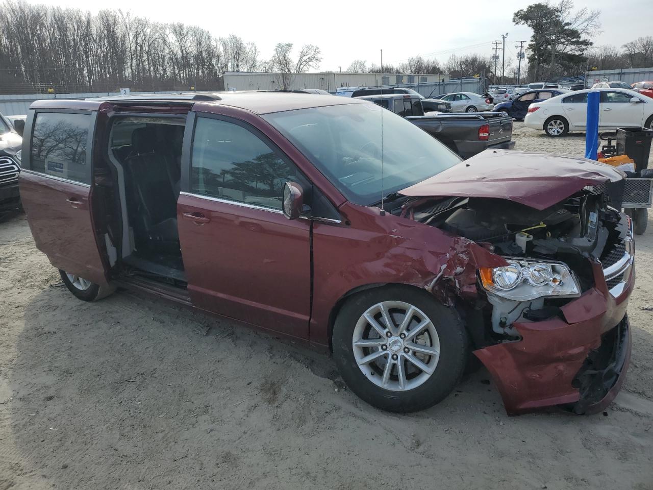 2019 Dodge Caravan - Image 4