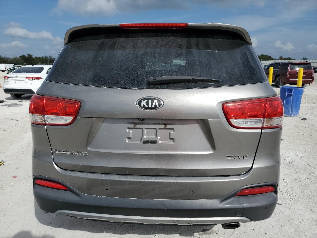 2016 Kia Sorento - Image 6