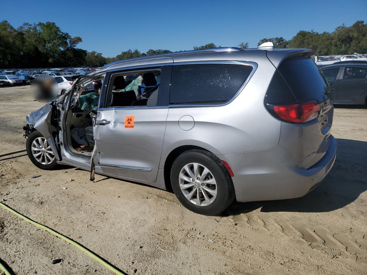 2018 Chrysler Pacifica - Image 2