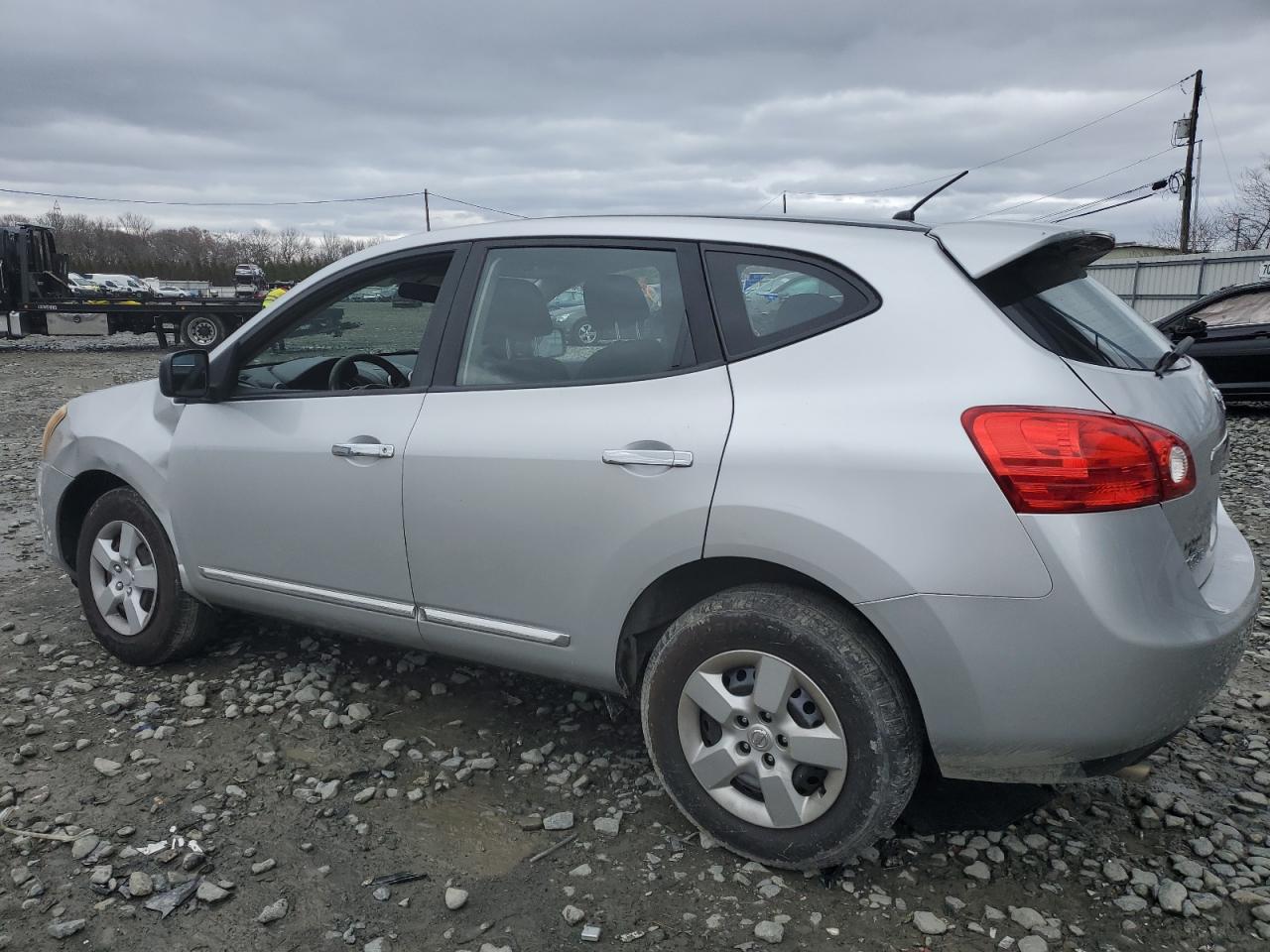 2011 Nissan Rogue - Image 2