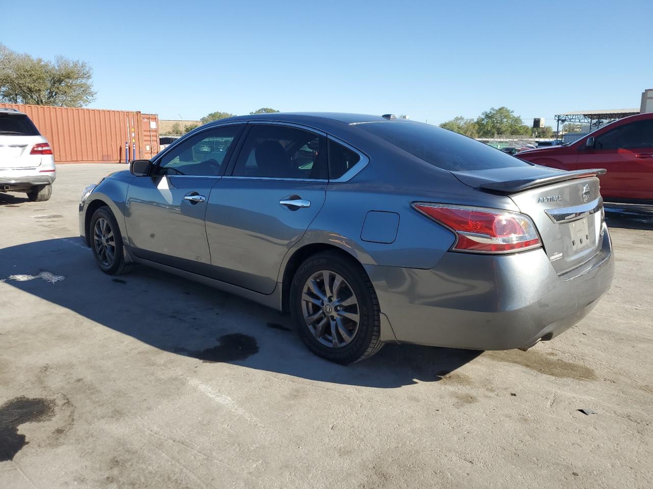 2015 Nissan Altima - Image 2