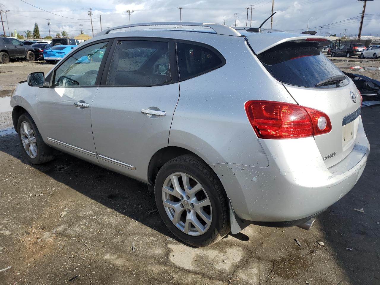 2011 Nissan Rogue - Image 2