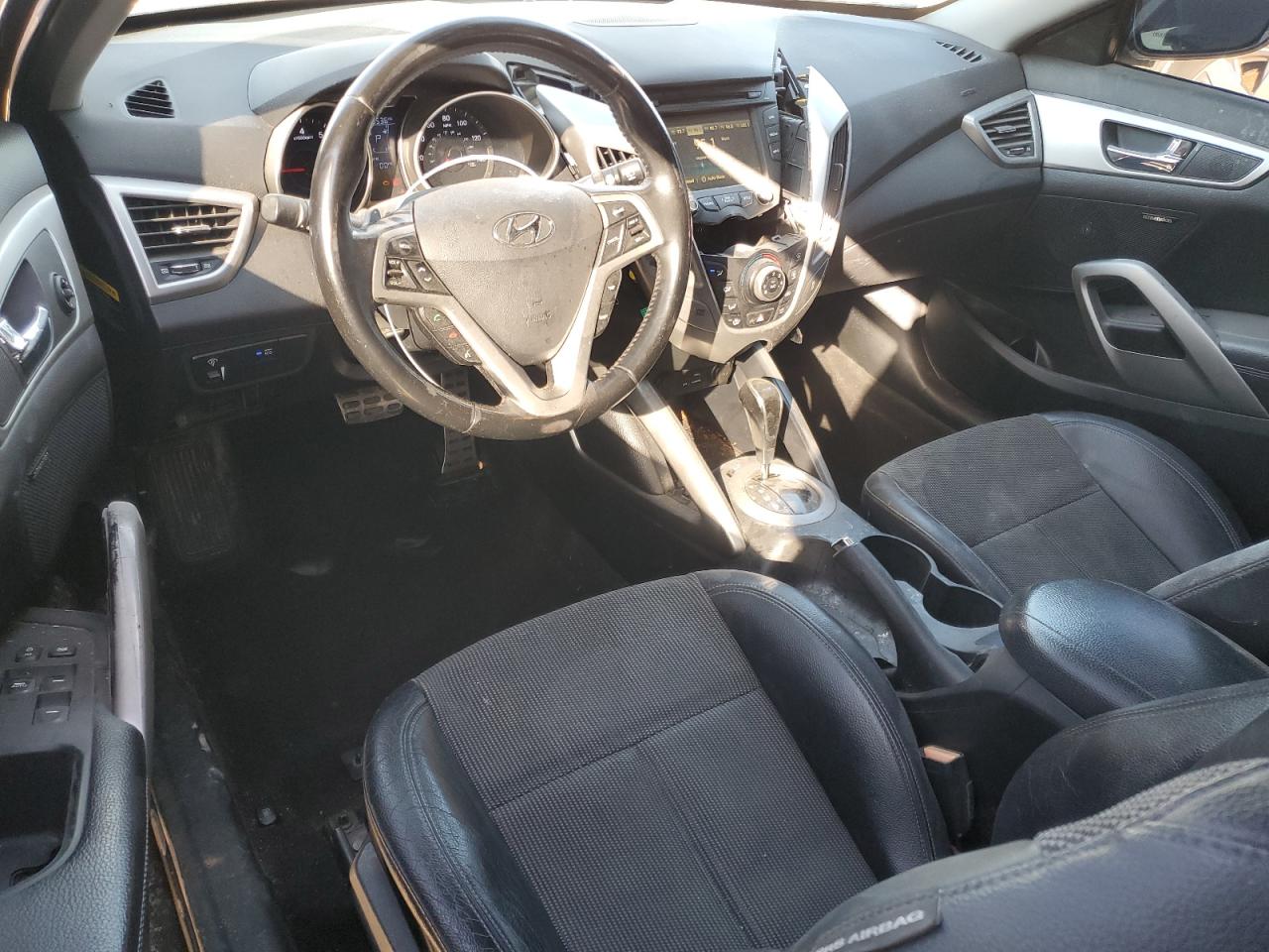 2015 Hyundai Veloster - Image 8