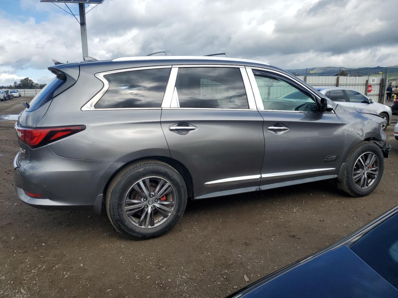 2017 Infiniti QX60 - Image 3