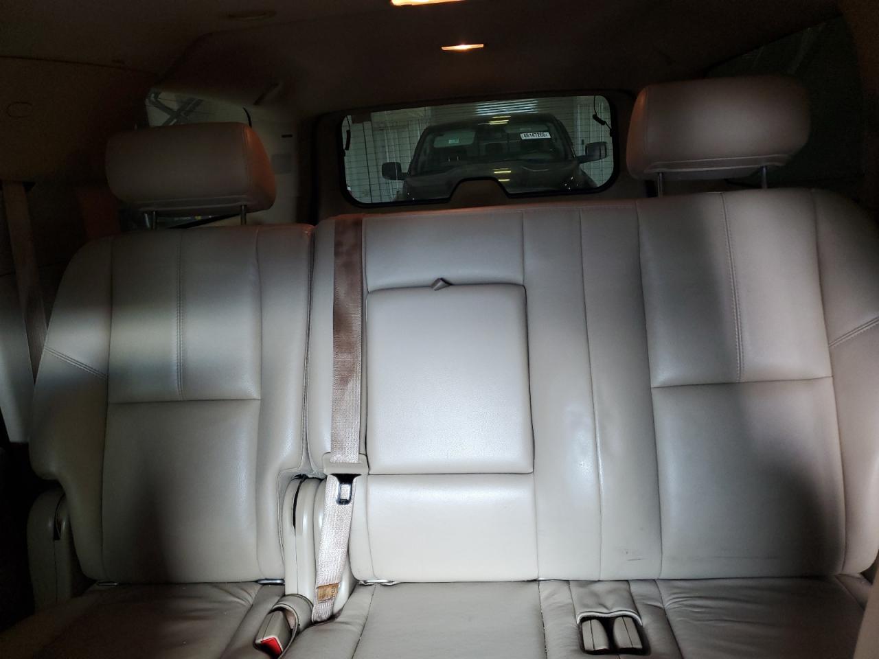 2009 Chevrolet Suburban - Image 10