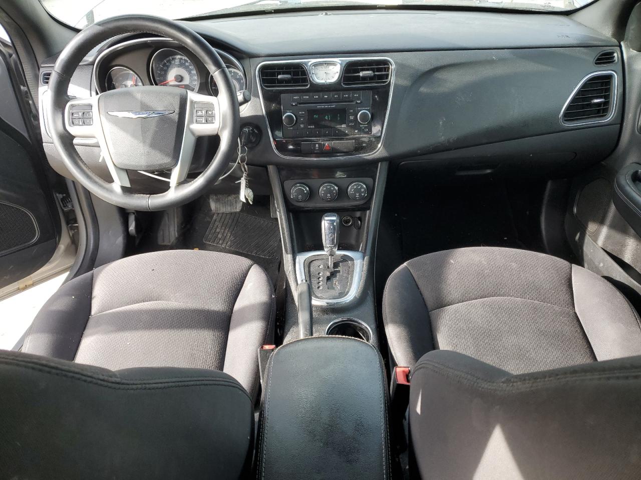 2013 Chrysler 200 - Image 8