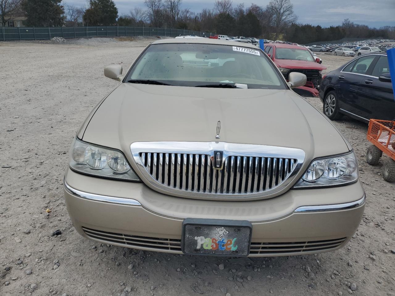 2010 Lincoln Town Car - Image 5
