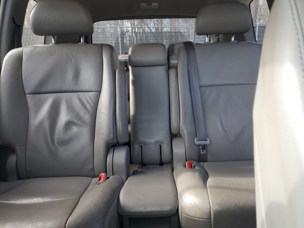 2011 Toyota Highlander - Image 10