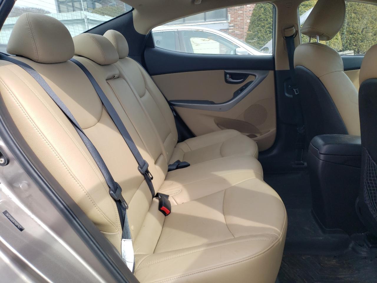 2012 Hyundai Elantra - Image 10