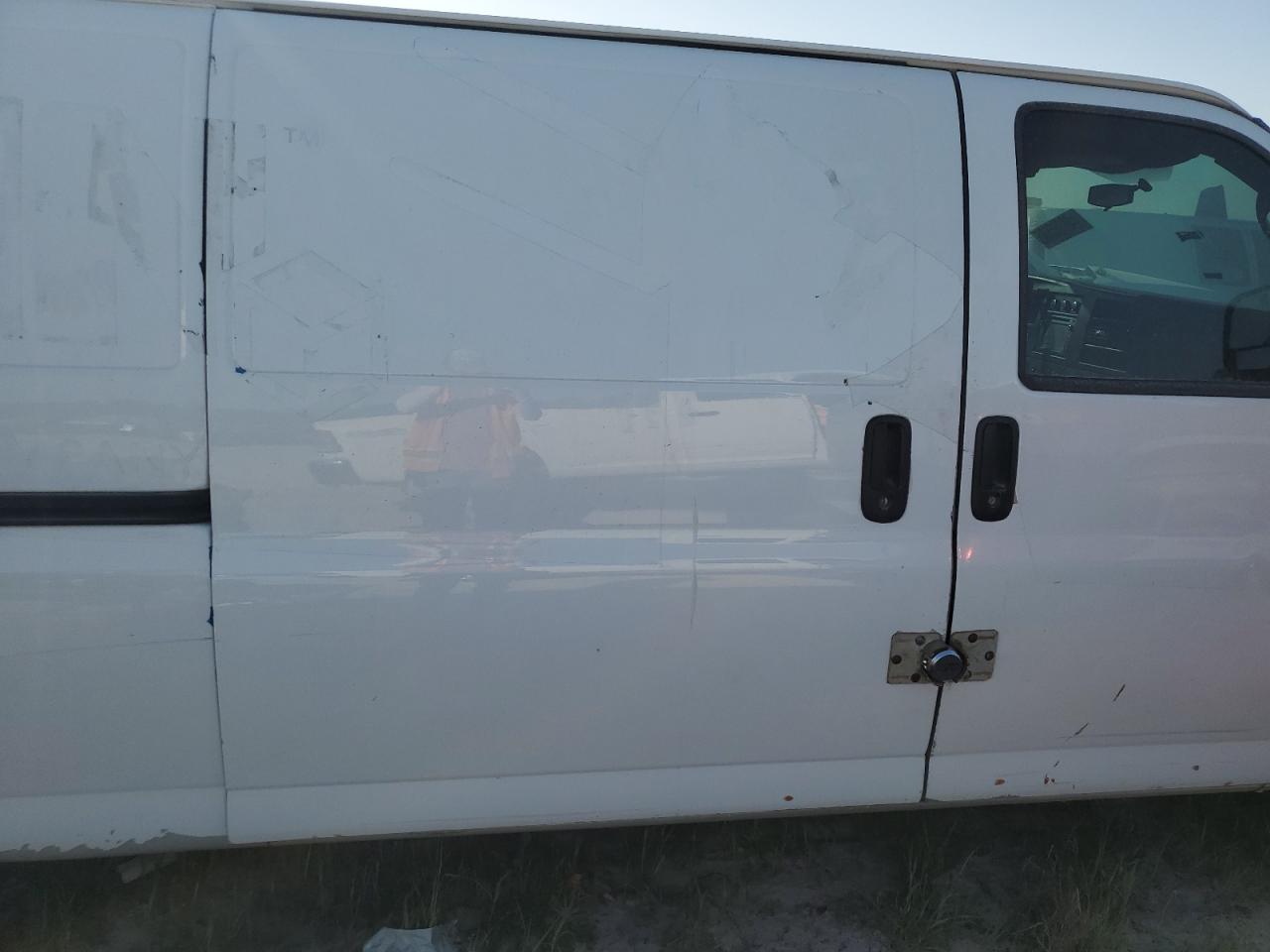 2014 Chevrolet Express - Image 11
