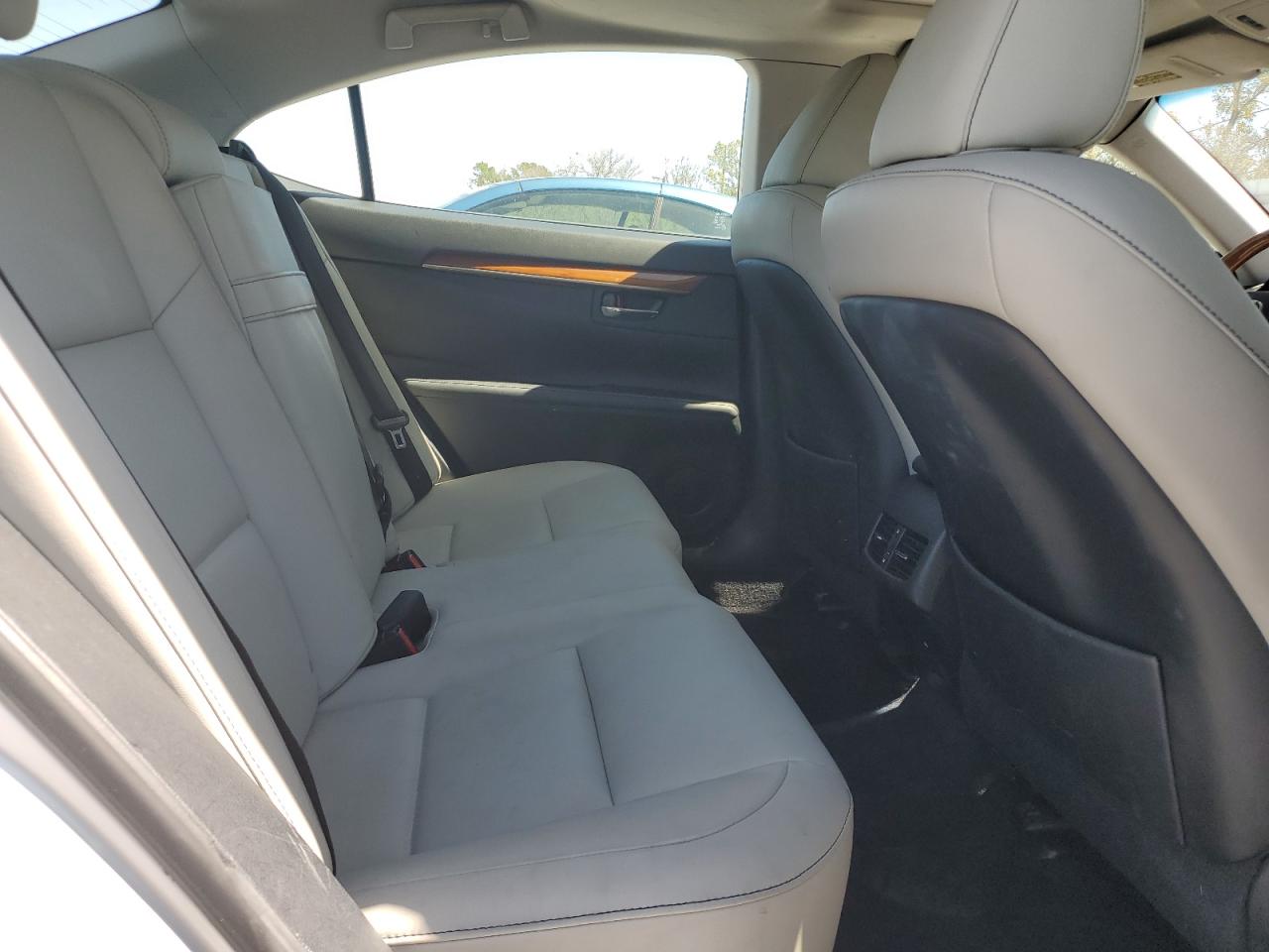 2013 Lexus ES - Image 10