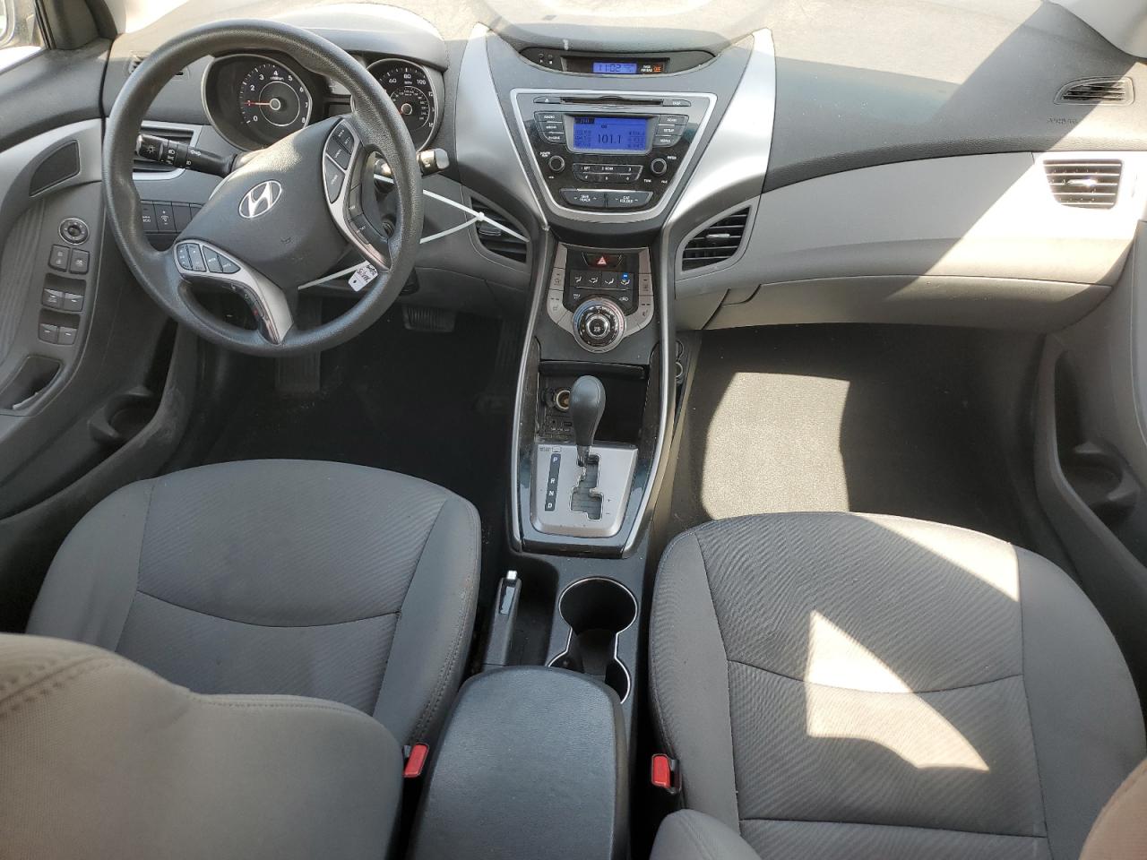 2013 Hyundai Elantra - Image 8