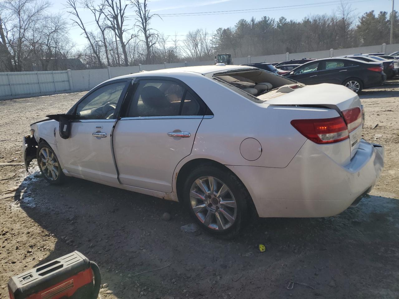 2010 Lincoln MKZ - Image 2