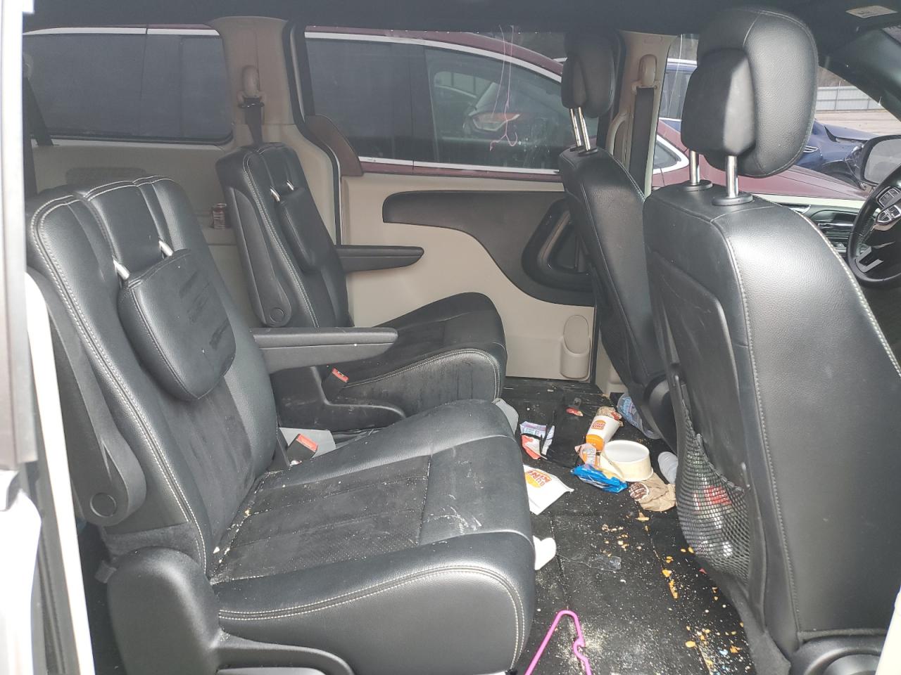 2016 Dodge Caravan - Image 11
