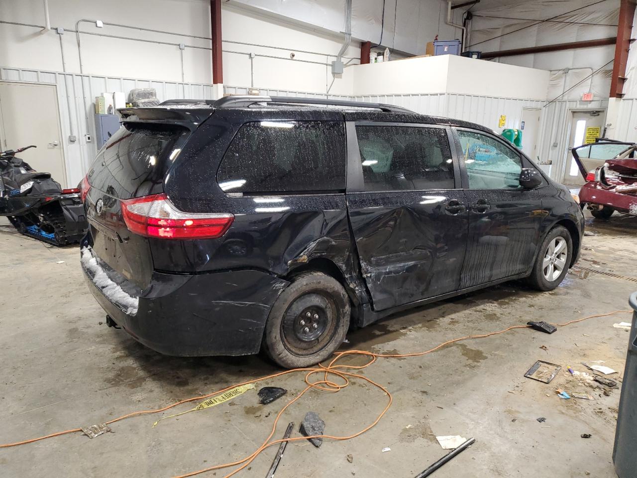 2015 Toyota Sienna - Image 3
