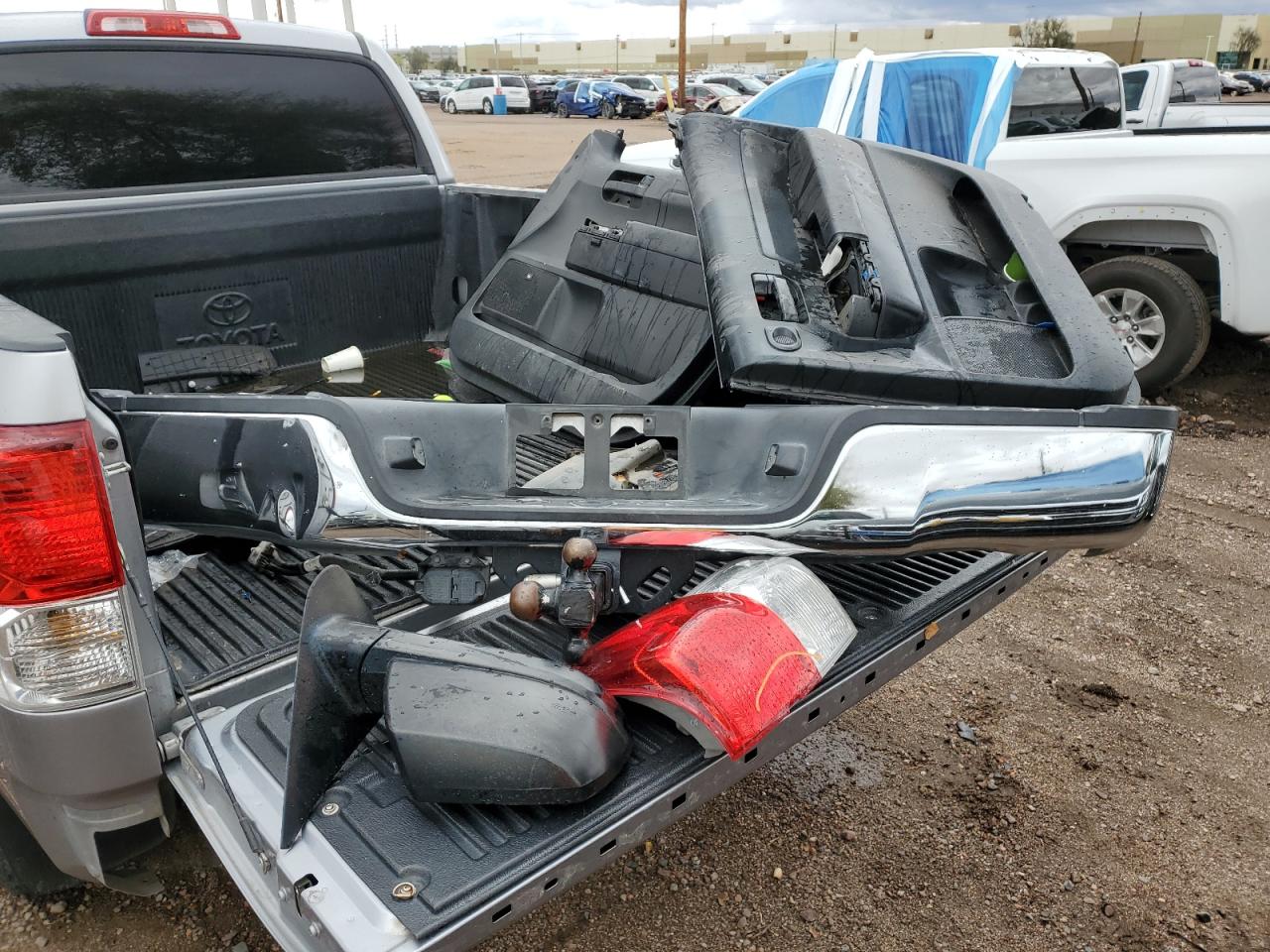 2010 Toyota Tundra - Image 12
