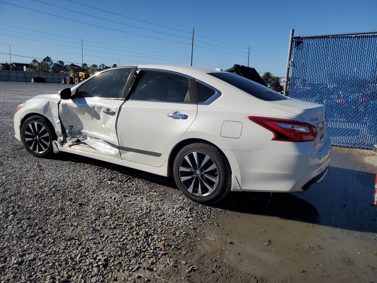 2016 Nissan Altima - Image 2