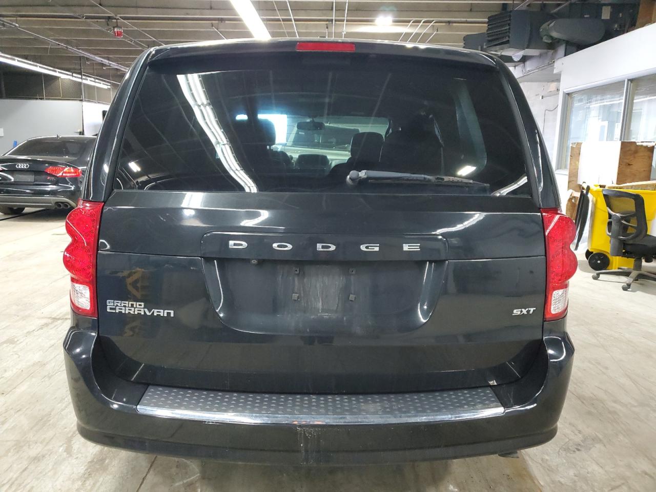2014 Dodge Caravan - Image 6