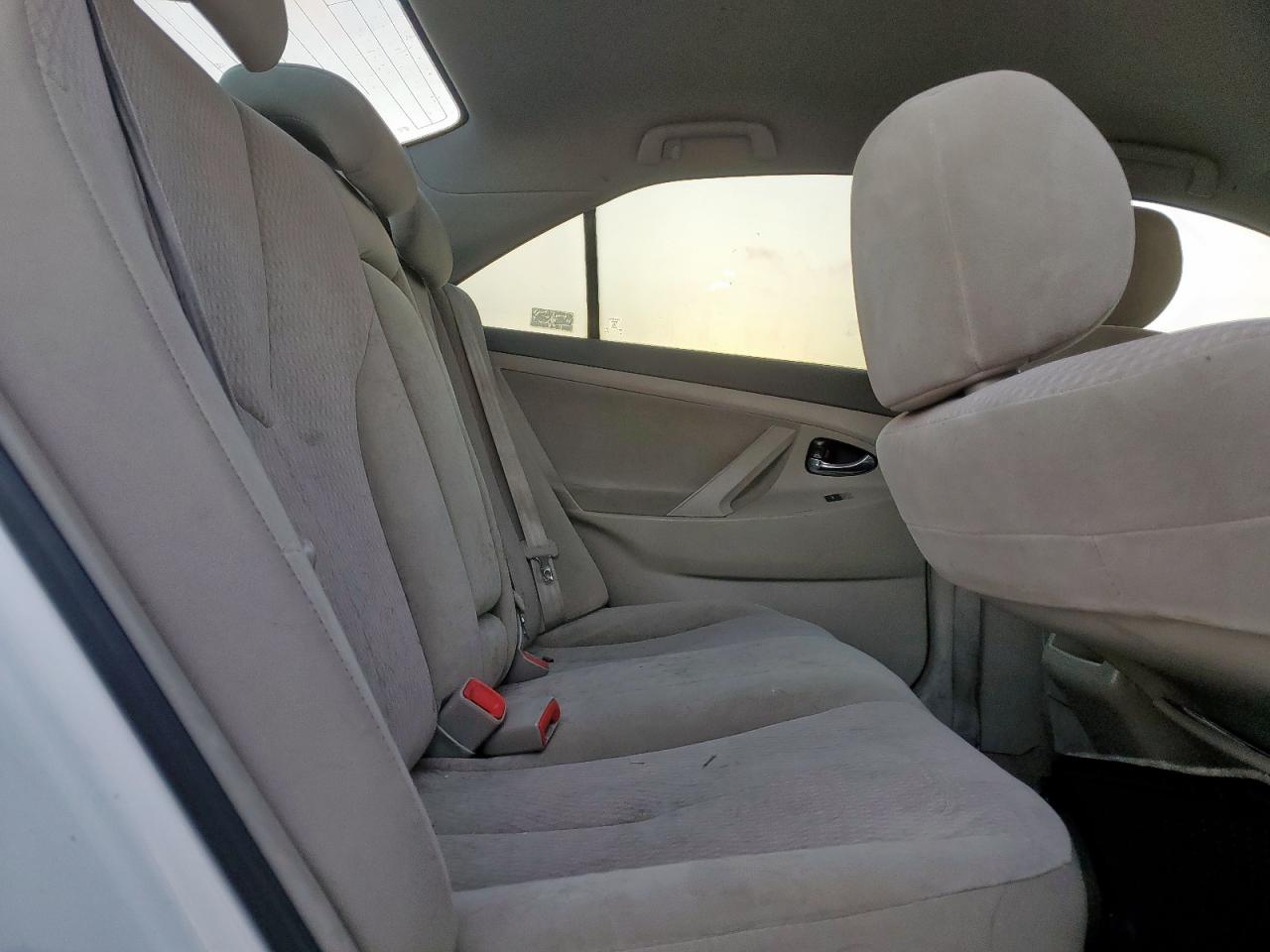 2010 Toyota Camry - Image 10
