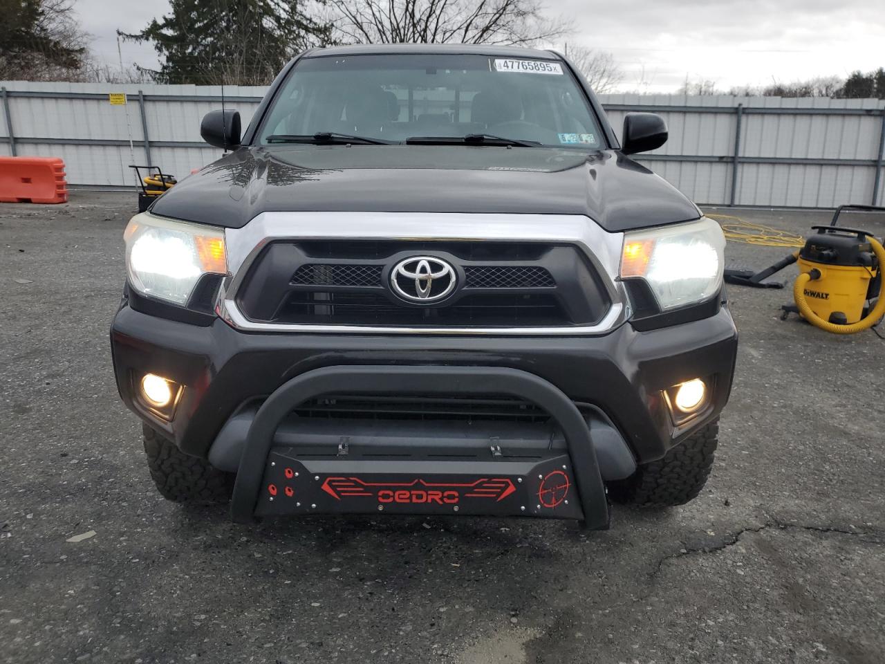 2015 Toyota Tacoma - Image 5